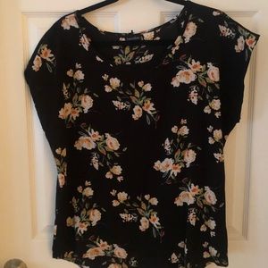 SHORT SLEEVE XL FLORAL TOP